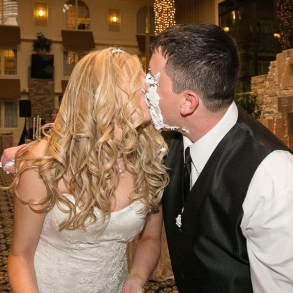 Meet your Poshers, L & M @Waterfall_shop - Picture 7 of 9